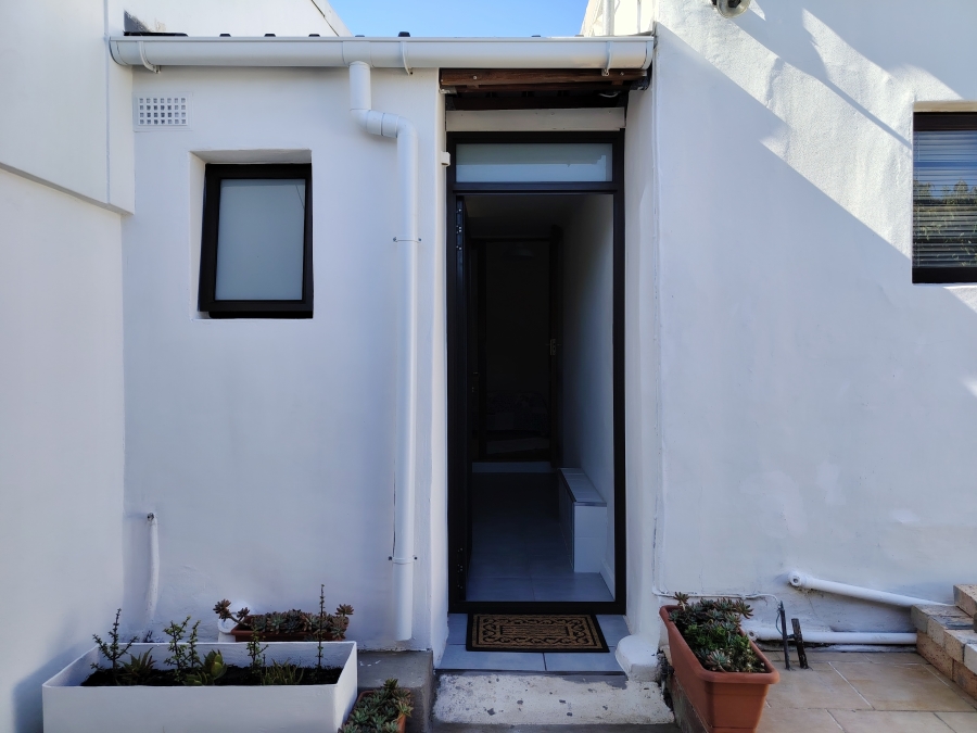 1 Bedroom Property for Sale in Lochnerhof Western Cape